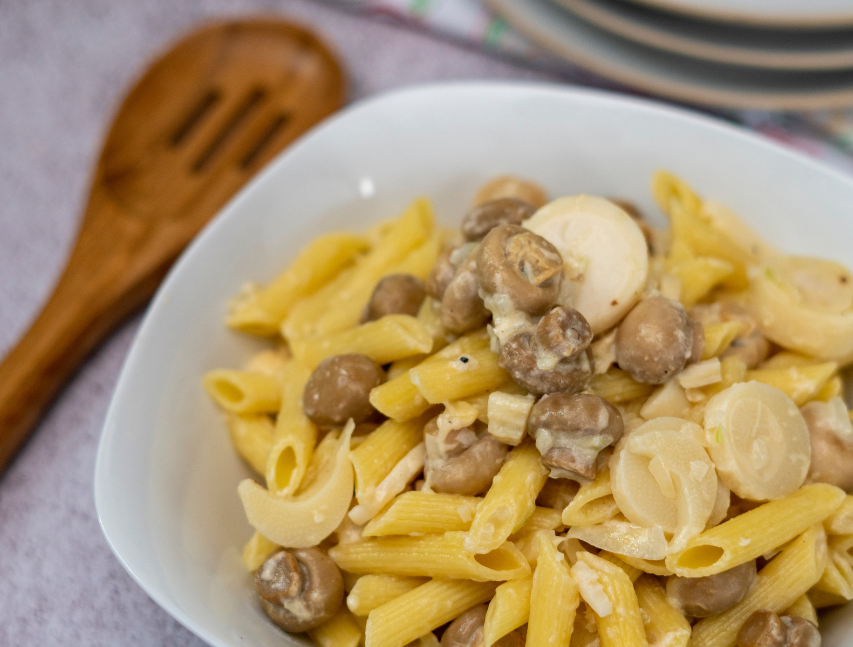 Pasta con palmito y hongos