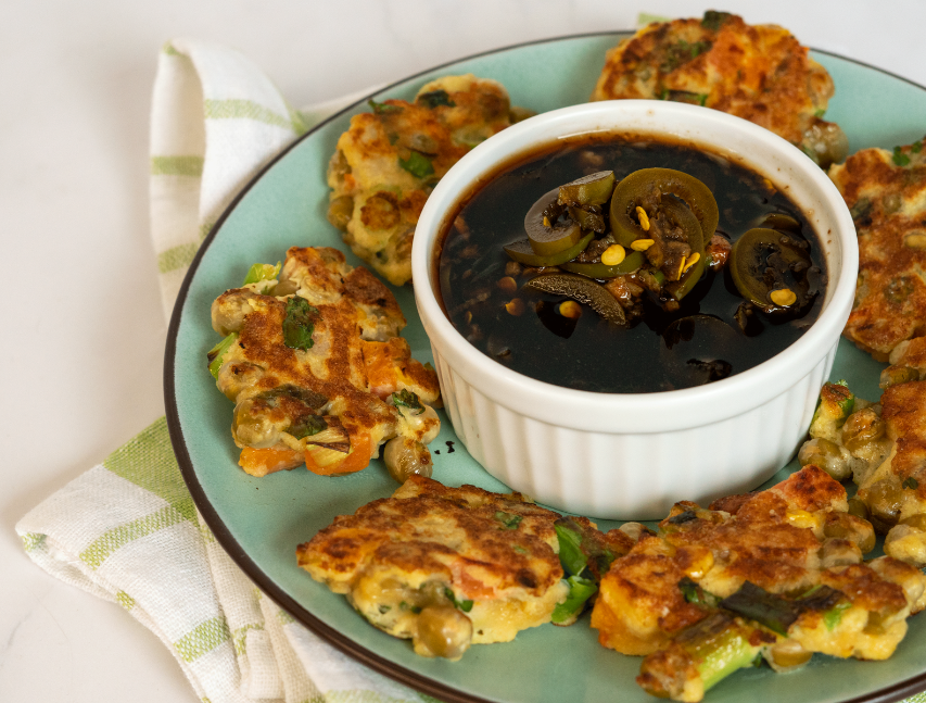 Tortitas de vegetales con salsa de soya