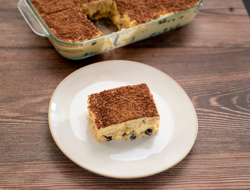 Tiramisú de ron con pasas