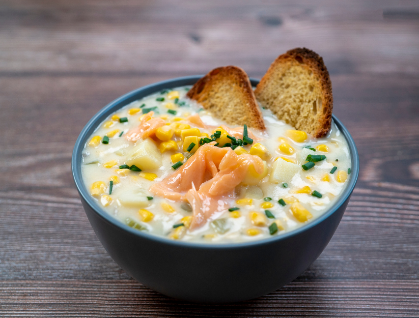 Sopa de maíz con salmón ahumado