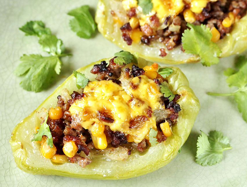 Chayote relleno de maíz dulce
