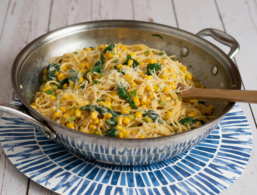 Pasta cremosa con maíz