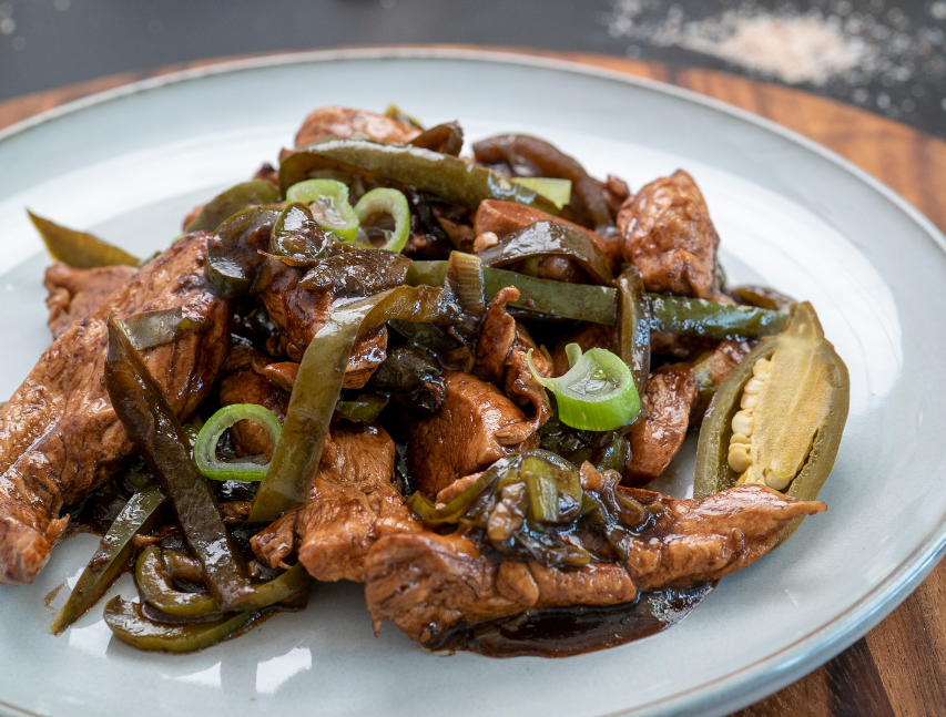 Pollo con soya y jalapeños
