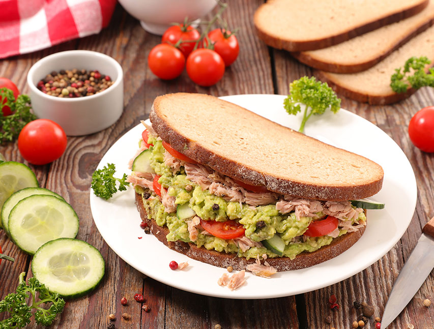 Sándwich de atún ahumado